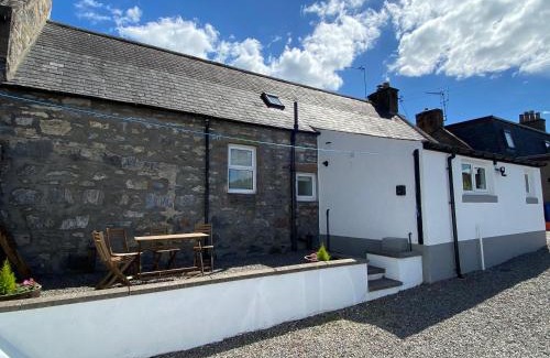 Dufftown House | Islas Cottage, a home in the Heart of Speyside