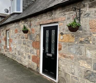 Dufftown House | Islas Cottage, a home in the Heart of Speyside