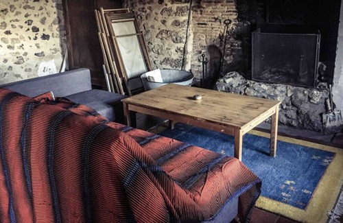 Valennes House | Isolated farmhouse with stunning views over the valley