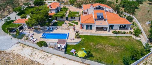 Plano House | ISOLATED Five Star Luxury Villa With Private Pool