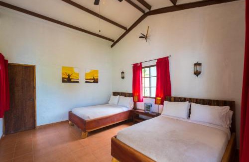 Las Uvas House | Istmo Beach and Jungle Bungalows