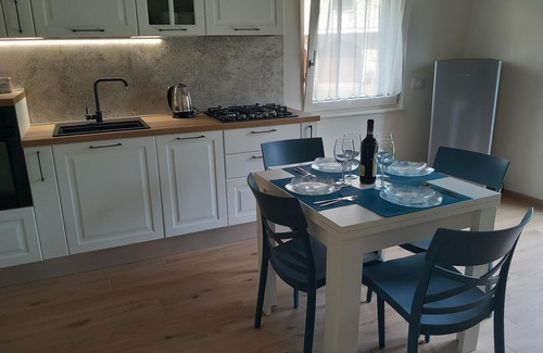 Albisano Apartment | Casa Maria, Nuovo Appartamento con Vista Lago