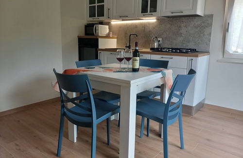 Albisano Apartment | Casa Maria, Nuovo Appartamento con Vista Lago