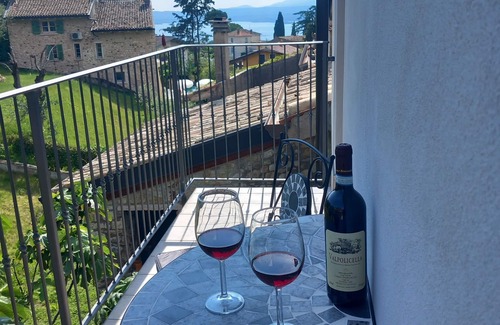 Albisano Apartment | Casa Maria, Nuovo Appartamento con Vista Lago