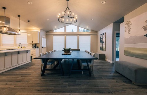 Arlington House | It Feels Like Paradise close to Angel Of The Winds Casino Resort