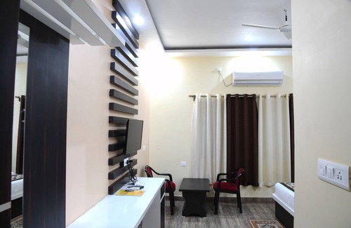 Bodh Gaya Hotel | It is situated in Bodhgaya it near by Terger Monastery.