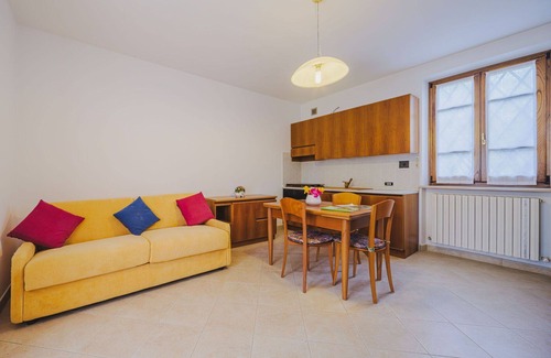 Querceta House | Beautiful private villa for 10 people with A/C, WIFI, TV, patio and parking