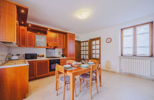 Querceta House | Beautiful private villa for 10 people with A/C, WIFI, TV, patio and parking