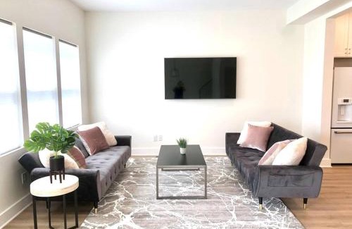 Indianapolis House | It's All Good - Two Homes Sleeps 18