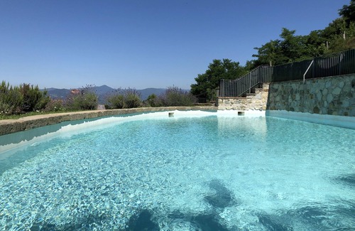 San Terenzo Monti Villa | PODERE BEATRICE 20P, with large pool, free WI-FI, BBQ, near Cinque Terre