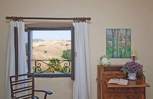 San Giovanni d'Asso Villa | Italian Villa Rental in aTuscan hilltown