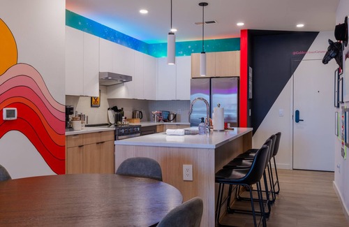Inglewood Condo | It’s still summer in Nashville! Pool, Cabana and Fire Pit. Walk to Broadway!