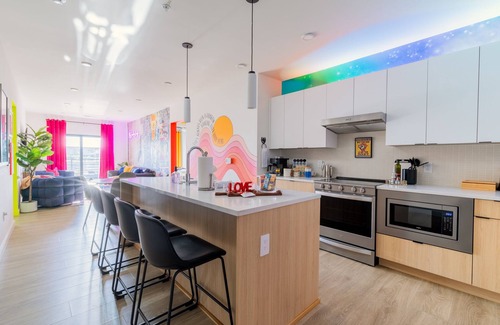 Inglewood Condo | It’s still summer in Nashville! Pool, Cabana and Fire Pit. Walk to Broadway!