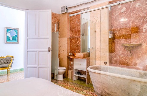 Municipality of Diez de Octubre Bed & Breakfast | Ivan Chef Casa