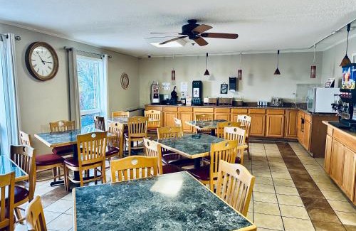 Houlton Hotel | Ivey's Motor Lodge