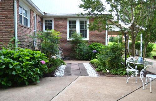 Greenfield House | Ivy Cottage in Greenfield TN
