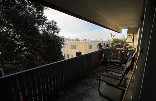 Oakland Apartment | Ivy Hill Close to Oakland/Alameda/San Francisco hospitals Covered garaged park.
