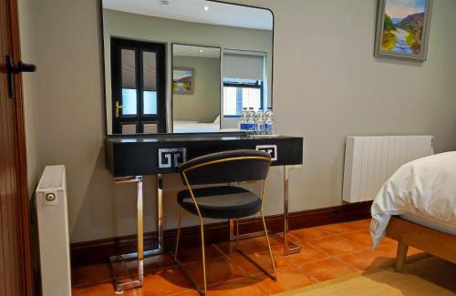 Claddagh House | Ivy House