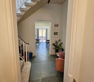 Paola Apartment | Ivy - Paola Modern Townhouse