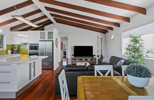 Dicky Beach House | Ivy Street 7, Dicky Beach