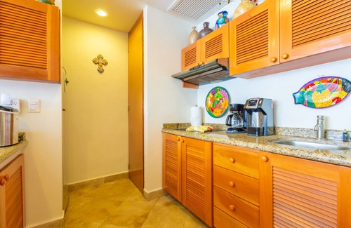 Centro - Supmza 001 Condo | Ixchel Condo -410 -BEST VIEW-OCEAN FRONT —2 bedroom—sleeps 6