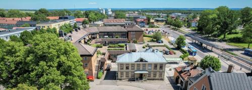 Norra Skara Bed & Breakfast | Järnvägshotellet B&B Skara