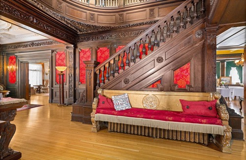 Endion House | J.D. Rockefeller Suite w/King Bed & Fireplace