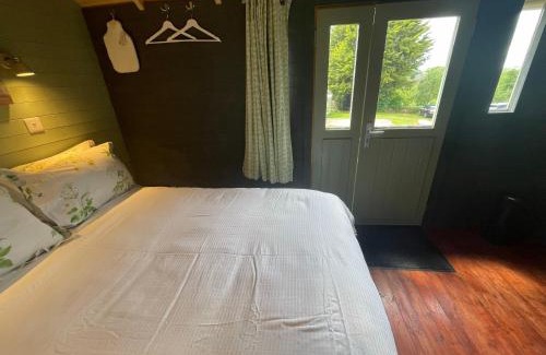 Sibford Gower House | Jackdaws Shepherds Hut Sibford Gower