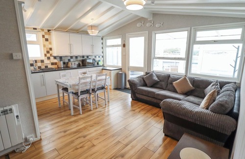 Anderby Creek House | JACOB'S RETREAT, pet friendly, with a garden in Chapel St Leonards