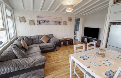 Anderby Creek House | JACOB'S RETREAT, pet friendly, with a garden in Chapel St Leonards