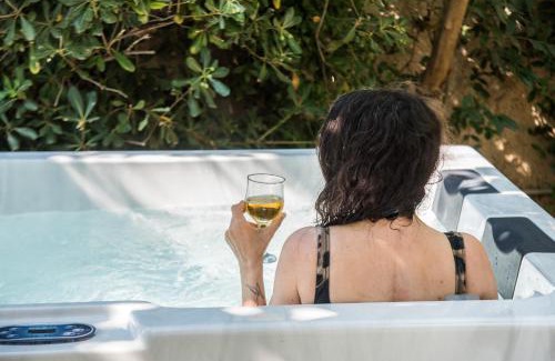 Nea Makri House | Jacuzzi Artistic Villa in Nea Makri