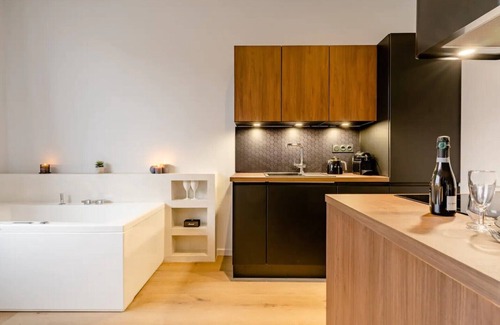 Annecy Old Town Apartment | Jacuzzi Bay