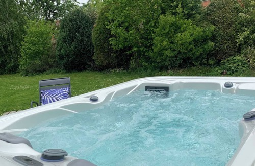 Croix Apartment | Jacuzzi en Amoureux et Chambre Lumineuse à Croix