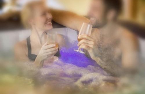 Ferolles Bed & Breakfast | Jacuzzi Massage sur rdv,Duo,reiki,californien, réflexologie plantaire, et bouteille mousseux offerte