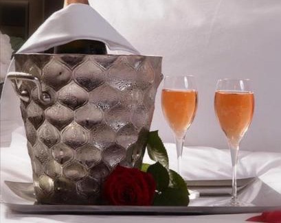 Ferolles Bed & Breakfast | Jacuzzi Massage sur rdv,Duo,reiki,californien, réflexologie plantaire, et bouteille mousseux offerte