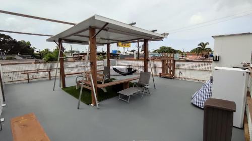 Puerto Nuevo Apartment | Jacuzzi, Terrace, Balcony, BBQ, Projector for Cine Night, Room Black & White