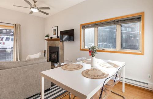 Eagle-Vail House | Jagerhaus Chalet - 2BD Pet-friendly Mountain Abode
