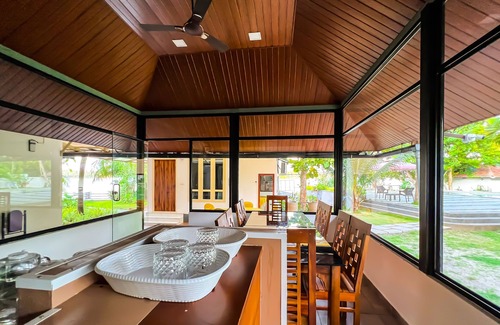 Perumbalam Villa | Jai Lake House