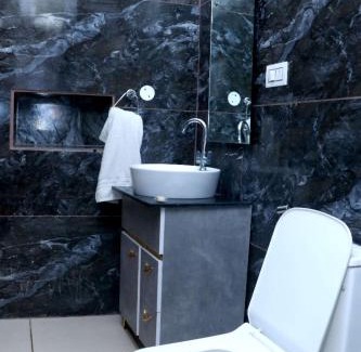 Etmadpur Hotel | Jain hotel Guest House Tundla