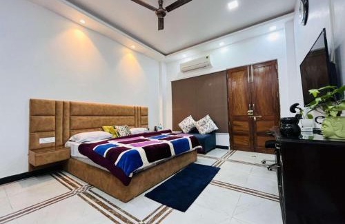 Etmadpur Hotel | Jain hotel Guest House Tundla