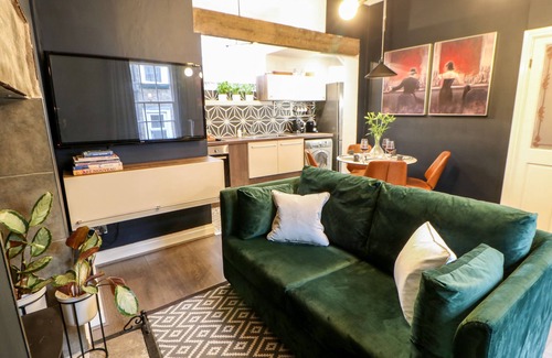 Richmond House | JAIPUR HOUSE, pet friendly, with open fire in Richmond