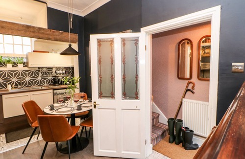 Richmond House | JAIPUR HOUSE, pet friendly, with open fire in Richmond
