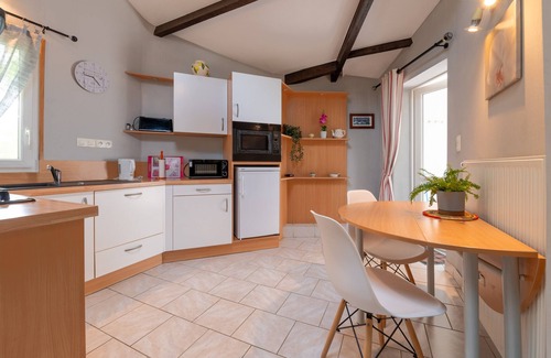 Plumelin House | Jardins De La Cantine - l'entre Deux with Shared Pool, Shared Terrace and Wi-Fi