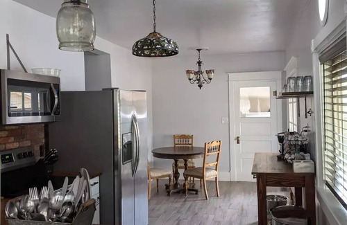 Cannonville House | Jasper's Hideout: Historic home between Bryce Canyon and the Grand Staircase.