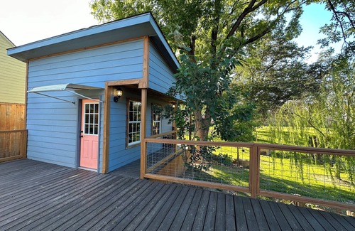 Greater East End Apartment | Jaw dropping, inner-loop bungalow with tiny home. A city retreat!