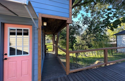 Greater East End Apartment | Jaw dropping, inner-loop bungalow with tiny home. A city retreat!