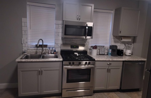 East St. Louis House | Jazzy C3 is a Spacious 3 Bedroom/2 Bath