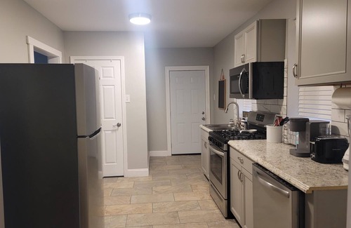 East St. Louis House | Jazzy C3 is a Spacious 3 Bedroom/2 Bath
