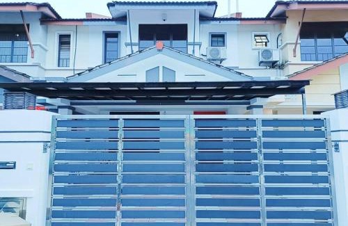 Bukit Indah House | JB-Bukit Indah 8-15pax Spacious Home! 5min to Aeon