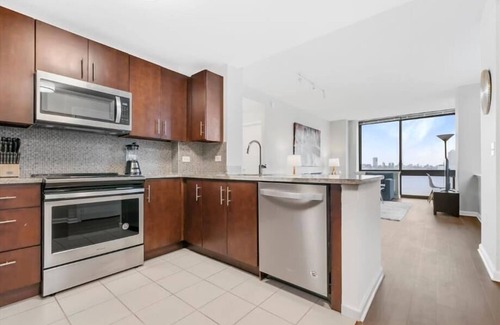Hudson Exchange Apartment | JC PATH 2 BR | Linens/Towels | Gym + Rooftop